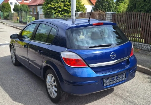 Opel Astra cena 8900 przebieg: 197000, rok produkcji 2005 z Jawor małe 407